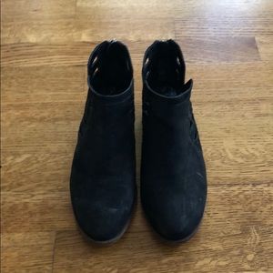Vince Camuto Black Booties Size 6